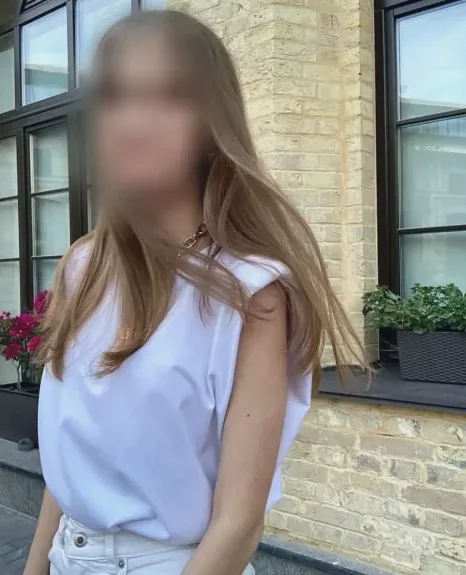 Anna, 23