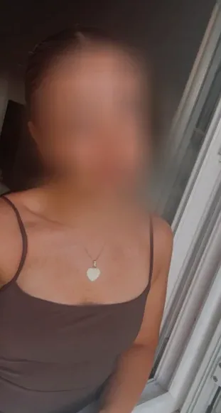 Anna, 25