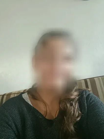 Ayse, 25