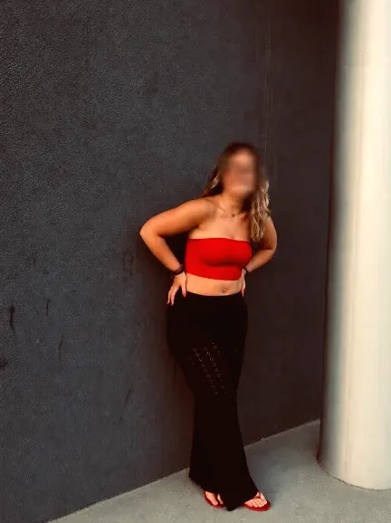 Daniela, 18