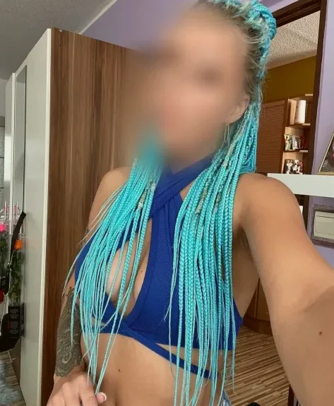 Helena, 33
