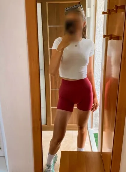 Larissa, 27