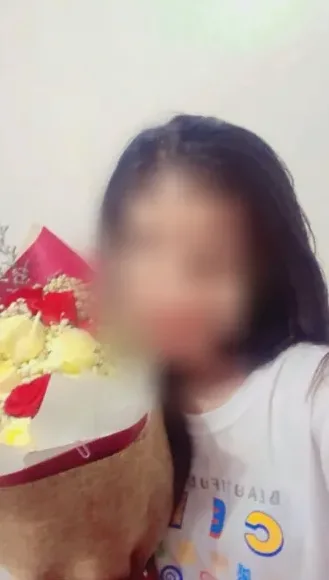 Manuela, 23