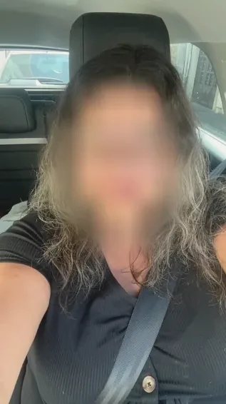 Melanie, 33