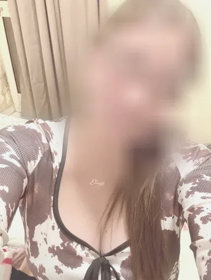 Nicole, 39
