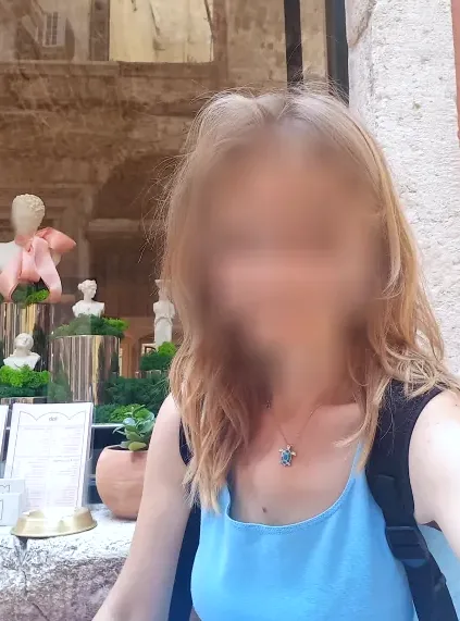 Sabrina, 39