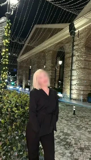 Selina, 21