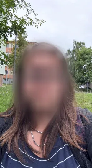 Yvonne, 27